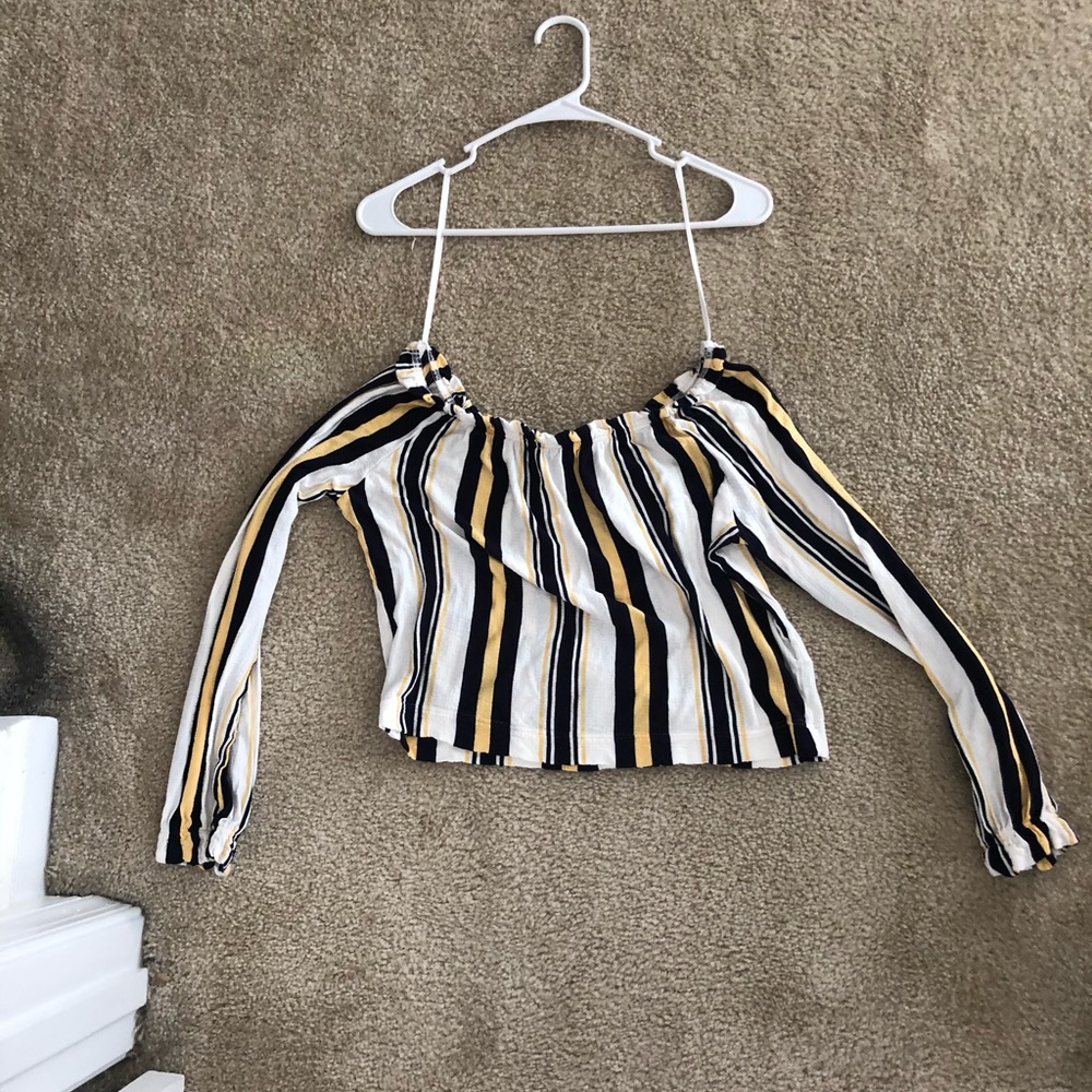 Off the shoulder cropped bershka top